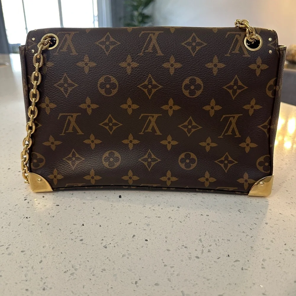 Louis Vuitton Trunkie Bag • LIKE NEW April 2025 - Picture 3 of 15